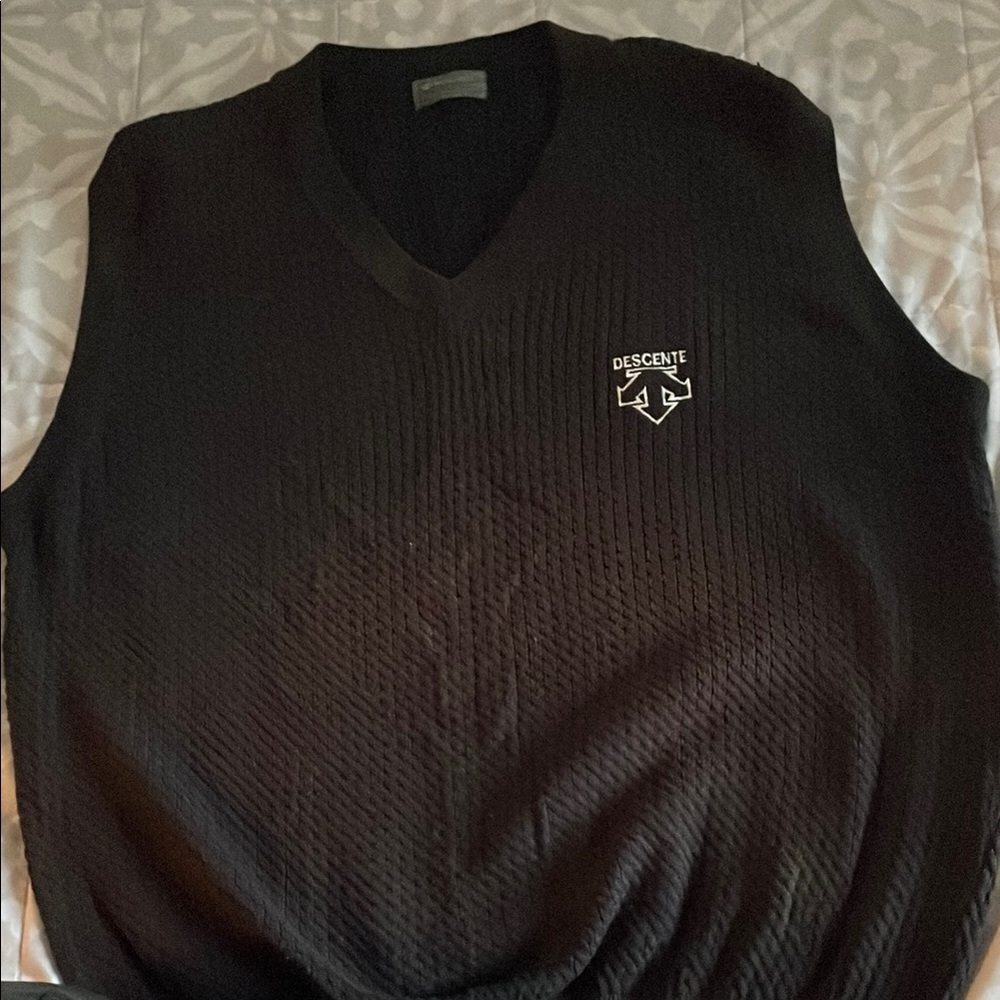 Descente Black Sleeveless Sweater